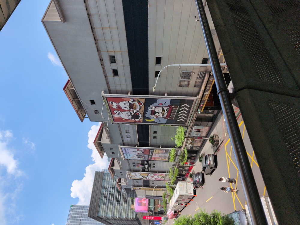2026-08-29<br>路過信義空橋。